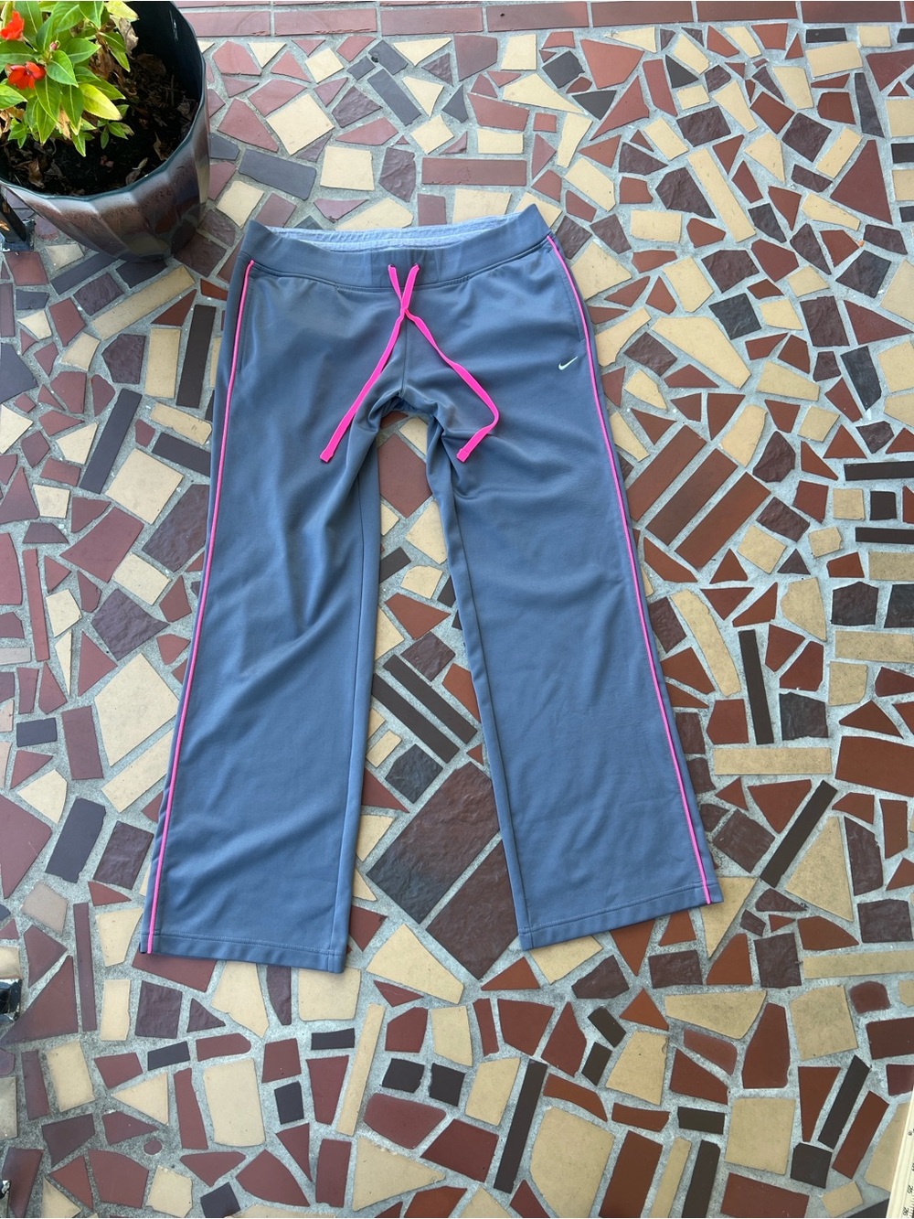 Y2K Style Nike Gray Sweatpants with Pink Trim